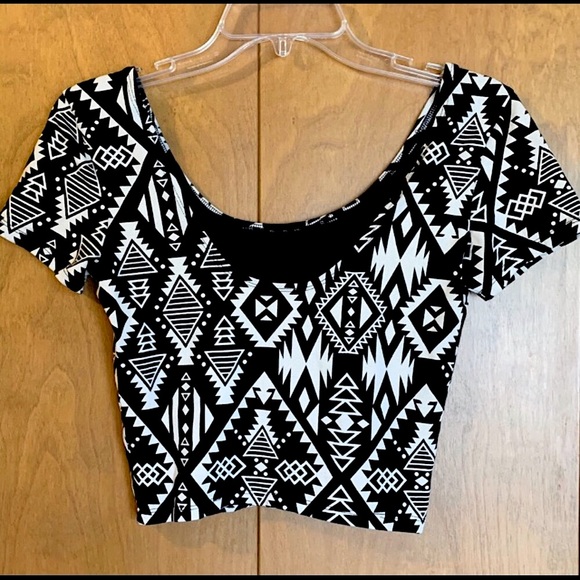 PINK Victoria's Secret Tops - 🆕🔥PINK BY VS SUPER CUTE AZTEC CROP SCOOP IN BACK SEXY GORGEOUS PATTERN NWOT!
